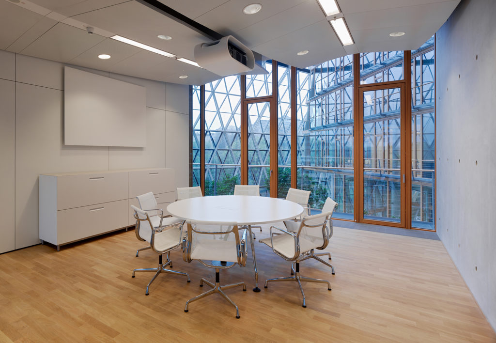 European Investment Bank Konferenzraum und Schulungsraum Interior Design von citizenoffice Düsseldorf